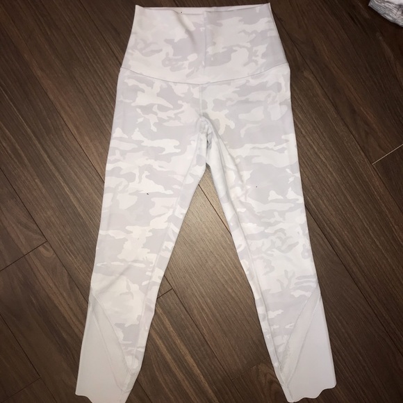 Lululemon Wunder Under Scallop 23” - Picture 3 of 5